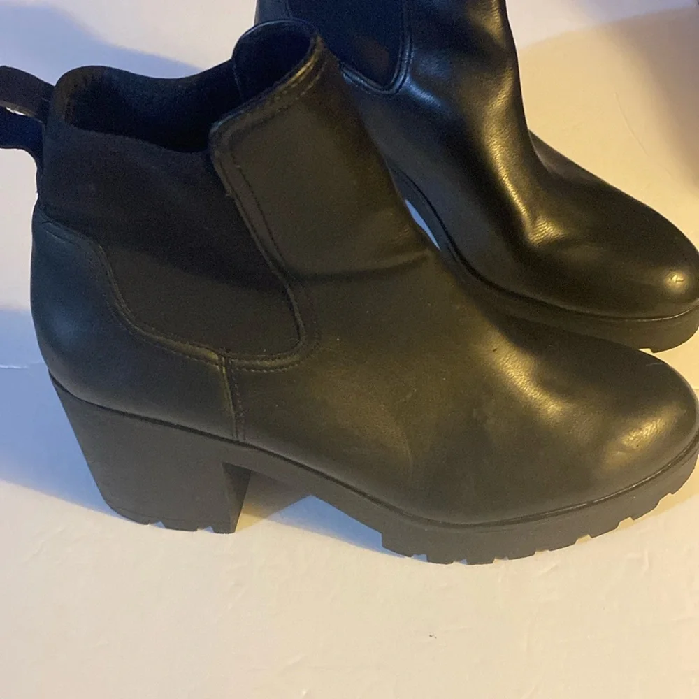 ALDO Chelsea Boots, Ankle Booties, Leather, Platform, Sz 9, chunky, matrix